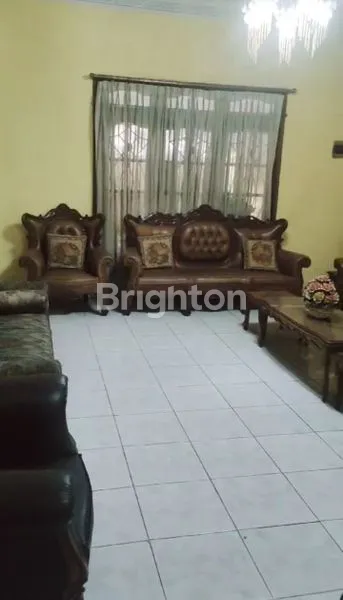 image RUMAH 2 LANTAI STRATEGIS PINGGIR JALAN DI KEBON JERUK (3)