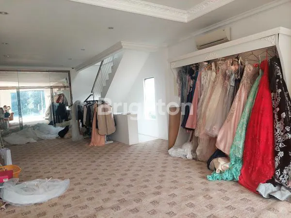 image 2 RUKO GANDENG 4 LT YANG SUDAH RAPIH EX BRIDAL DI PAJAJARAN KOTA BOGOR...DISEWAKAN COCOK UNTUK BANK,TEMPAT GYMN,PERKANTOR   (4)