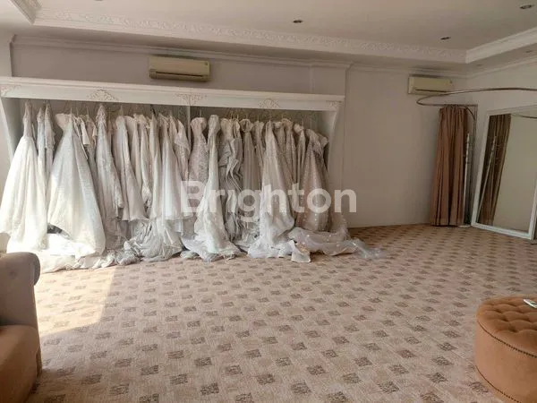 image 2 RUKO GANDENG 4 LT YANG SUDAH RAPIH EX BRIDAL DI PAJAJARAN KOTA BOGOR...DISEWAKAN COCOK UNTUK BANK,TEMPAT GYMN,PERKANTOR   (5)