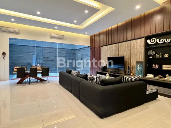 image RUMAH PREMIUM CITRALAND! SPLIT LEVEL FULL FURNISH LOKASI TERBAIK DEKAT GWALK, DEKAT PAKUWON MALL, DEKAT GRAHA FAMILY, DEKAT UNIVERSITAS CIPUTRA, DEKAT WEST RADIAL ROAD! (1)