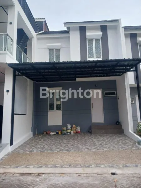 image RUMAH CANTIK 2 LANTAI SIAP HUNI BERADA DI CLUSTER ELITE GRAND CITY (1)