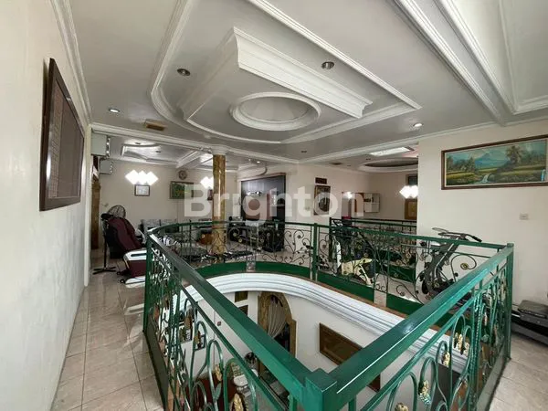 image RUMAH 2 LANTAI TERAWAT CIPTA MENANGGAL GAYUNGAN (2)