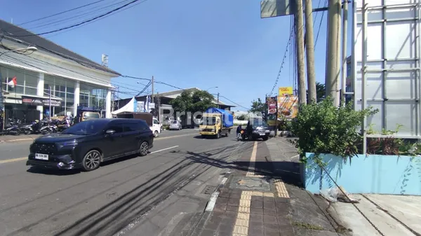 image AREA PARKIR LUAS! RUKO KOMERSIAL DI JALAN UTAMA MAHENDRADATA DENPASAR BARAT (5)