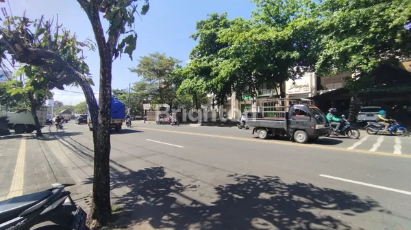 image AREA PARKIR LUAS! RUKO KOMERSIAL DI JALAN UTAMA MAHENDRADATA DENPASAR BARAT (4)