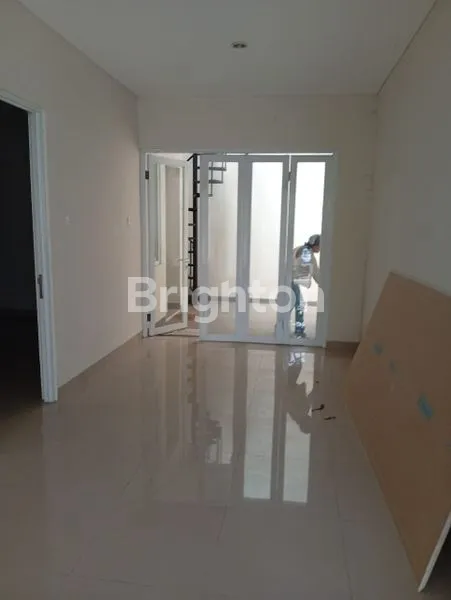 image RUMAH 2 LANTAI STRATEGIS, NYAMAN BEBAS BANJIR (3)