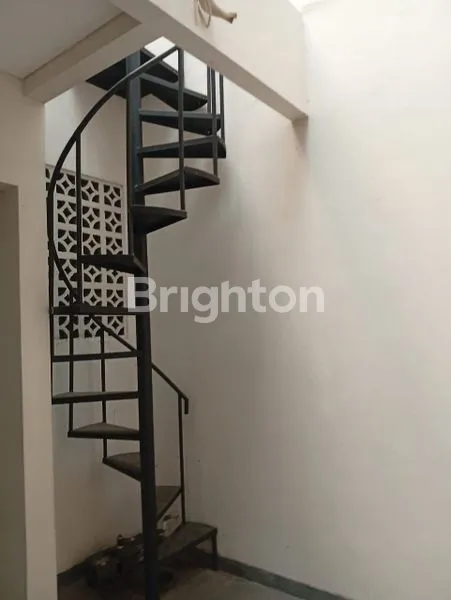 image RUMAH 2 LANTAI STRATEGIS, NYAMAN BEBAS BANJIR (5)