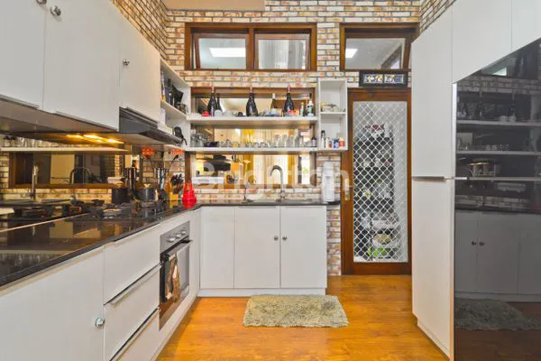 image VILLA CANTIK DENGAN HALAMAN LUAS DI PERING GIANYAR (7)