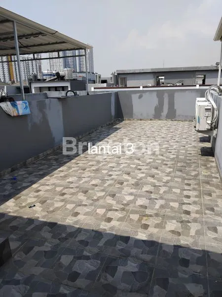 image RUMAH SIAP HUNI LOKASI PREMIUM JELAMBAR DEKAT TANJUNG DUREN GROGOL PETAMBURAN JAKARTA BARAT (8)