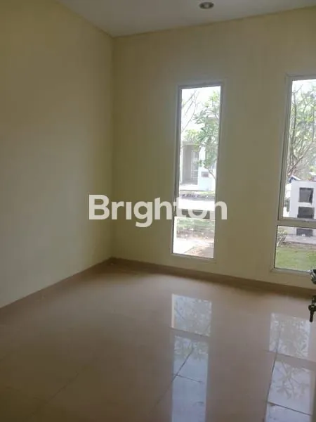 image RUMAH DI ORCHARD PARK (2)