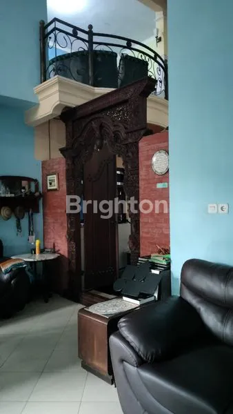 image RUMAH MEWAH 2 LANTAI PLUS JOGLO DI KAUMAN TULUNGAGUNG (4)