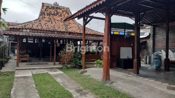 image RUMAH MEWAH 2 LANTAI PLUS JOGLO DI KAUMAN TULUNGAGUNG (5)