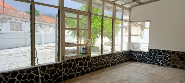 image DISEWAKAN RUMAH STRATEGIS DI RAYA DARMO (6)