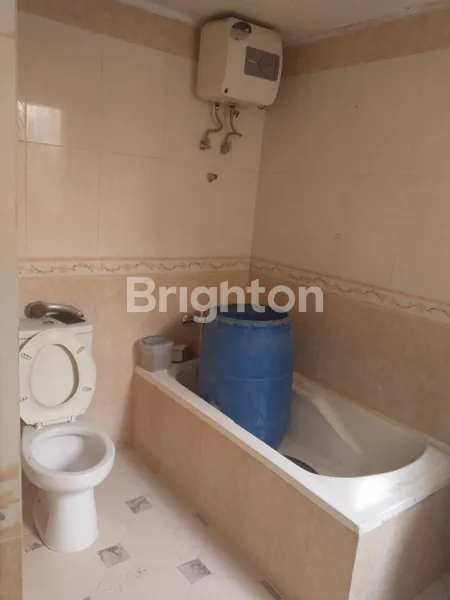 image RUMAH KANTOR SIAP HUNI DEKAT PASAR JOHAR BARU BISA UTK BERBAGAI USAHA YG PROSPEKTIF STRATEGIS EKONOMIS (7)