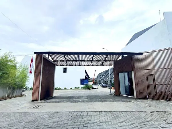 image RUMAH BARU SIAP HUNI LEBAR 5,5 METER DENGAN TEKNOLOGI SMART DOOR DI KOMPLEK YUU AT CONTEMPO - JL BRIGJEND ZEIN HAMID - MEDAN (2)