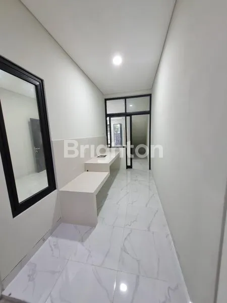 image RUMAH BARU 2 LANTAI STRATEGIS 20M DARI RAYA KENJERAN (3)