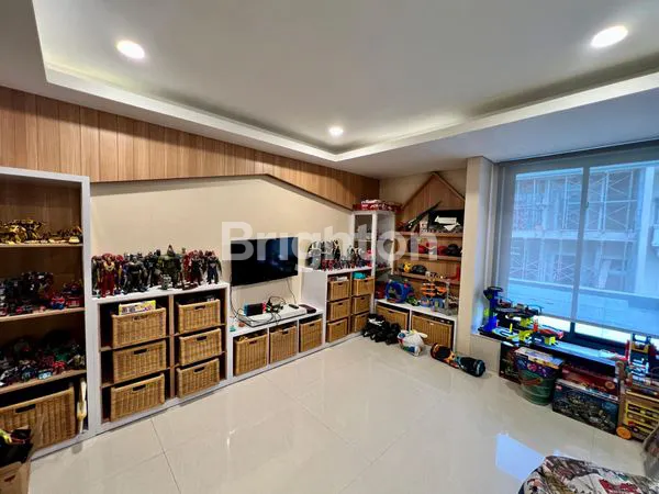 image RUMAH MODERN MINIMALIS DI CITRALAND - LOKASI PRIME! (2)