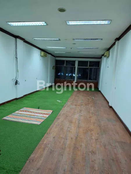 image RUKO 2 LANTAI LOKASI STRATEGIS DAN PRODUKTIP DI JL BOULEVARD RAYA  KELAPA GADING JAKARTA - UTARA (3)
