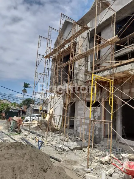 image RUMAH MODERN 2 LANTAI , LOKASI PUSAT KOTA DENPASAR . BISA KPR .  (2)