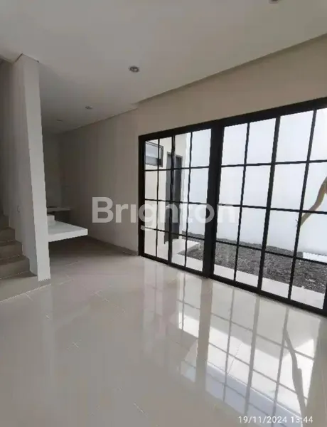 image RUMAH 2 LANTAI SIAP HUNI, WHITE HOUSE DIAN ISTANA-SURABAYA (6)