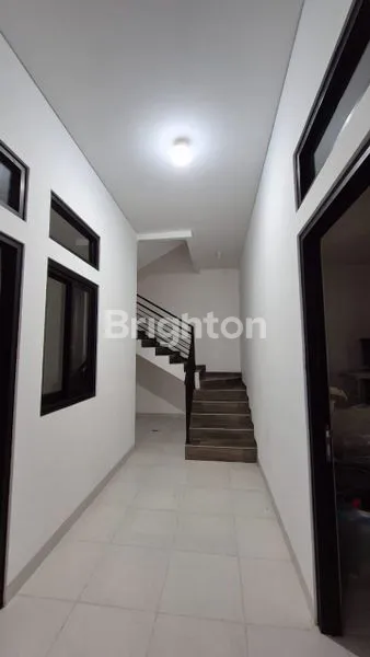 image RUKO PREMIUM 2,5 LANTAI DI CIGADUNG RAYA, LT 300M² (2)