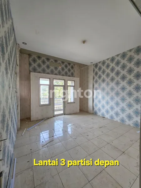 image JUAL SEWA RUKO 3 LANTAI PINGGIR JALAN WOLTER MONGONSIDI (8)