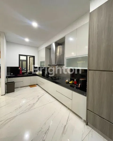 image RUMAH PIK LAYAR PERMAI 200M2 SEMI FURNISHED (3)