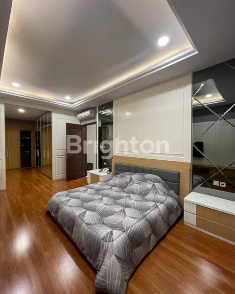 image RUMAH PIK LAYAR PERMAI 200M2 SEMI FURNISHED (8)