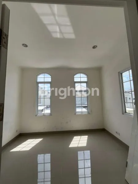 image HUNIAN CLUSTER MODERN DUA LANTAI PARAMOUNT VILLAGE MANYARAN (3)