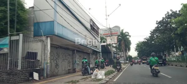 image DISEWAKAN BANGUNAN LOKASI SANGAT STRATEGIS (3)