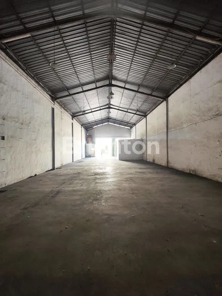 image GUDANG SIAP PAKAI PERMATA TANJUNGSARI SURABAYA, LOKASI STRATEGIS, DEKAT DENGAN PINTU TOL DUPAK DAN MARGOMULYO (5)