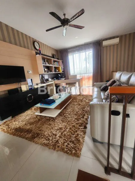 image DIJUAL RUMAH MEWAH FULL FURNISHED DENGAN KOLAM RENANG DI JAGAKARSA, JAKARTA SELATAN  LANGSUNG MASUK TINGGAL BAWA KOPER. (2)