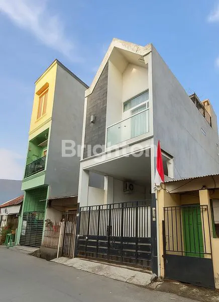 image DIJUAL RUMAH FULL FURNISH BISA MASUK 1 MOBIL (1)