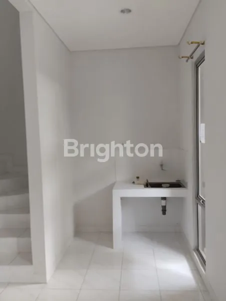 image RUMAH 2 LANTAI SIAP HUNI MALIBU VILLAGE GADING SERPONG TANGERANG (3)