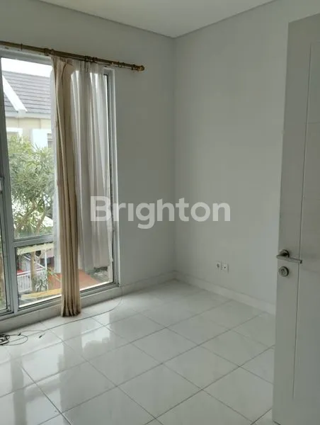 image RUMAH 2 LANTAI SIAP HUNI MALIBU VILLAGE GADING SERPONG TANGERANG (4)