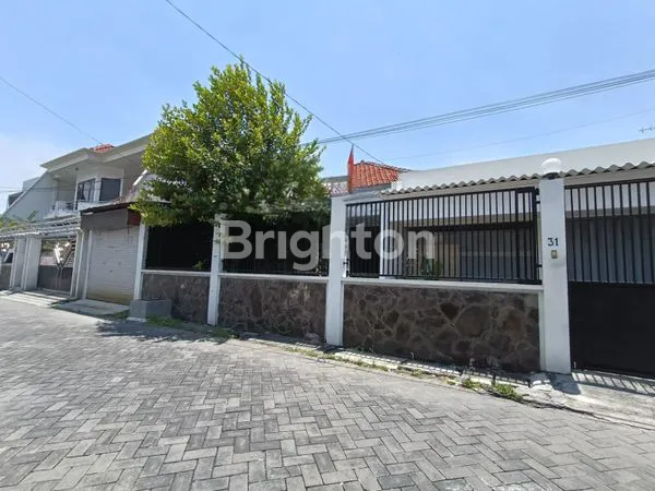 image RUMAH MEWAH FULLY FURNISHED DI LEBAK ARUM, ROW LEBAR (1)