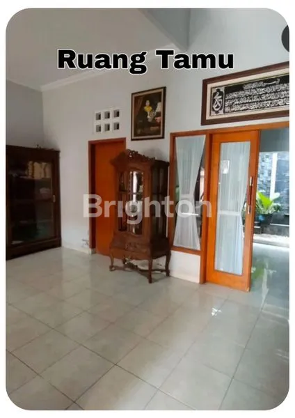 image DI JUAL CEPAT RUMAH 3 LANTAI HARGA NEGO, LOKASI SANGAT STRATEGIS DEKAT DENGAN INFRASTRUKTUR PENTING UNTUK FASILITAS PUBLIK SEPERTI PASAR, SEKOLAH, KULINER, RS. SAKIT, MALL, DLL (5)