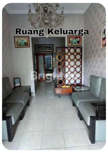 image DI JUAL CEPAT RUMAH 3 LANTAI HARGA NEGO, LOKASI SANGAT STRATEGIS DEKAT DENGAN INFRASTRUKTUR PENTING UNTUK FASILITAS PUBLIK SEPERTI PASAR, SEKOLAH, KULINER, RS. SAKIT, MALL, DLL (6)