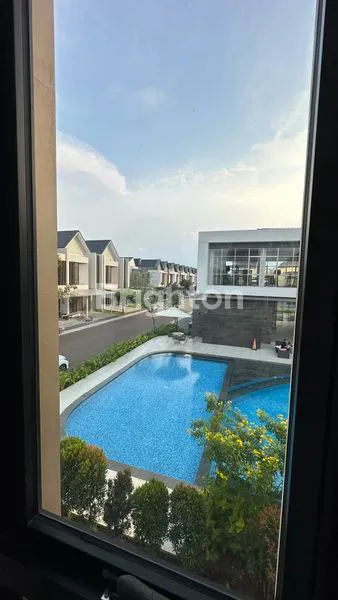 image RUMAH PIK2 SAMPING SWIMMING POOL (6)