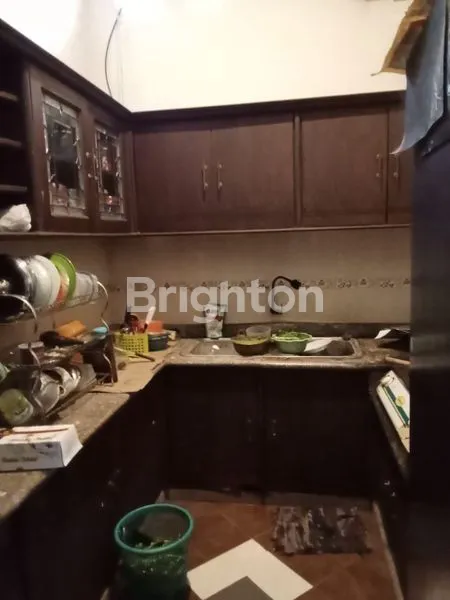 image RUMAH BERGAYA KLASIK ARTISTIK DI LOKASI STRATEGIS DEKAT TOL DI PERUMAHAN SAWOJAJAR MALANG (5)