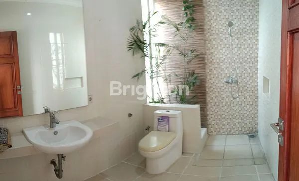 image RUMAH MEWAH MODERN BANGUNAN BARU KOTA SUB (5)