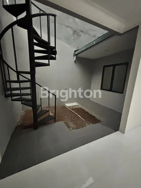 RUMAH CANTIK, 2 LANTAI, AMAN, DALAM CLUSTER, SHM, 3 KAMAR TIDUR, DI KOTA WISATA CIBUBUR, DEKAT BERBAGAI FASILITAS DAN TOL