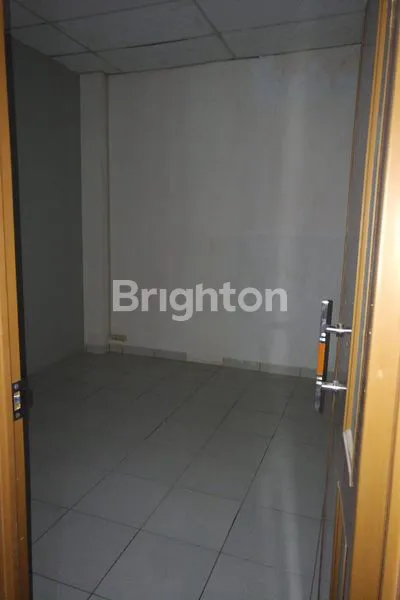 image DISEWAKAN RUKO PINGGIR JALAN TAMAN SOLO JAKARTA PUSAT  (4)