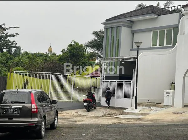 image RUMAH MEWAH 2 LANTAI DI CITRALAND, LT 477M² - SHM (3)