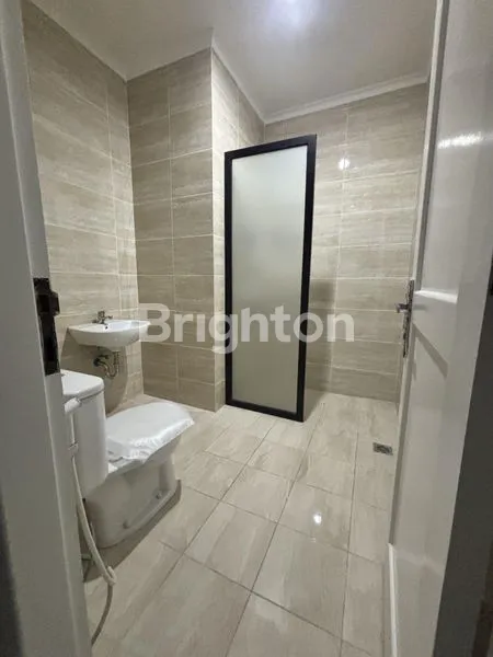 image RUMAH CANTIK, 2 LANTAI, AMAN, DALAM CLUSTER, SHM, 3 KAMAR TIDUR, DI KOTA WISATA CIBUBUR, DEKAT BERBAGAI FASILITAS DAN TOL (4)