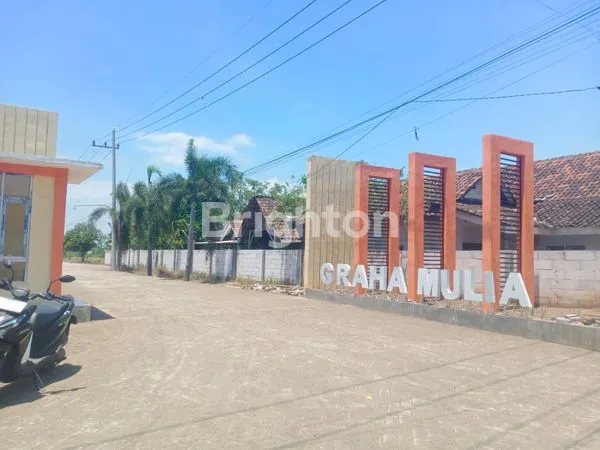 RUMAH FULL FURNISH SIAP HUNI 2 KT  DI PERUMAHAN GRAHA MULIA PASURUAN ,