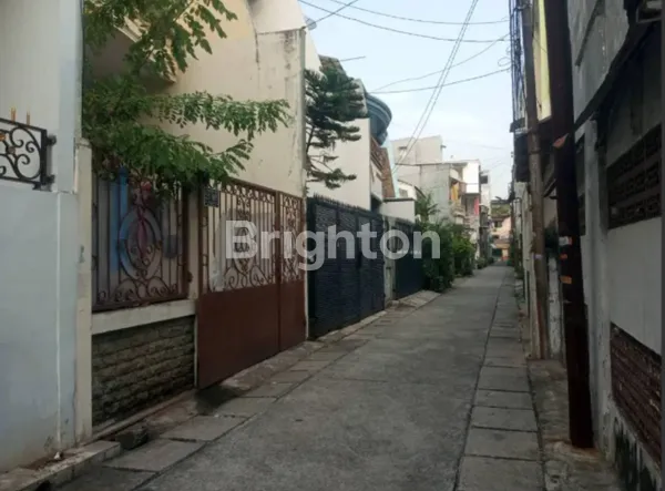 image RUMAH PADEMANGAN ROW JALAN MOBIL SHM 3LT BEBAS BANJIR ADA CARPOT JAKARTA UTARA (2)