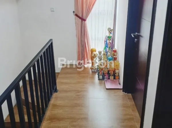 image RUMAH ESTETIK 2 LANTAI DI VIDA BEKASI (7)