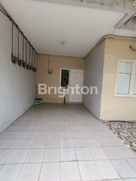 image RUMAH KOS KUTISARI FULL PENGHUNI STRATEGIS DEKAT PETRA (2)