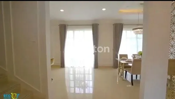 image RUMAH 2 LANTAI MEWAH DEKAT EXIT TOL SENTUL, VIEW PEGUNUNGAN (2)