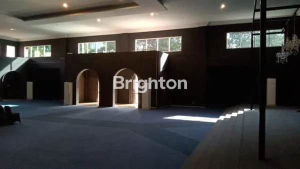 image GEDUNG LOSS TENGAH KOTA SURABAYA EX SHOWROOM MULTIFUNCTION HALL BALAI DEKAT TUNJUNGAN PLAZA TP GENTENG (3)